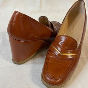 70s VTG Mario Valentino Italy Womens Cognac Leather Wedge Loafers Gum Sole 6